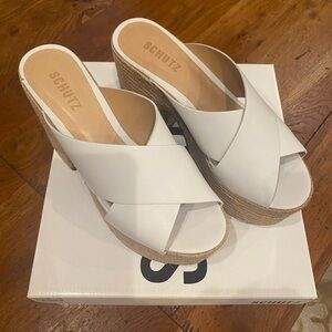 Must have to wear with your sundress! The perfect chunk sandal- SCHUTZ size 8
